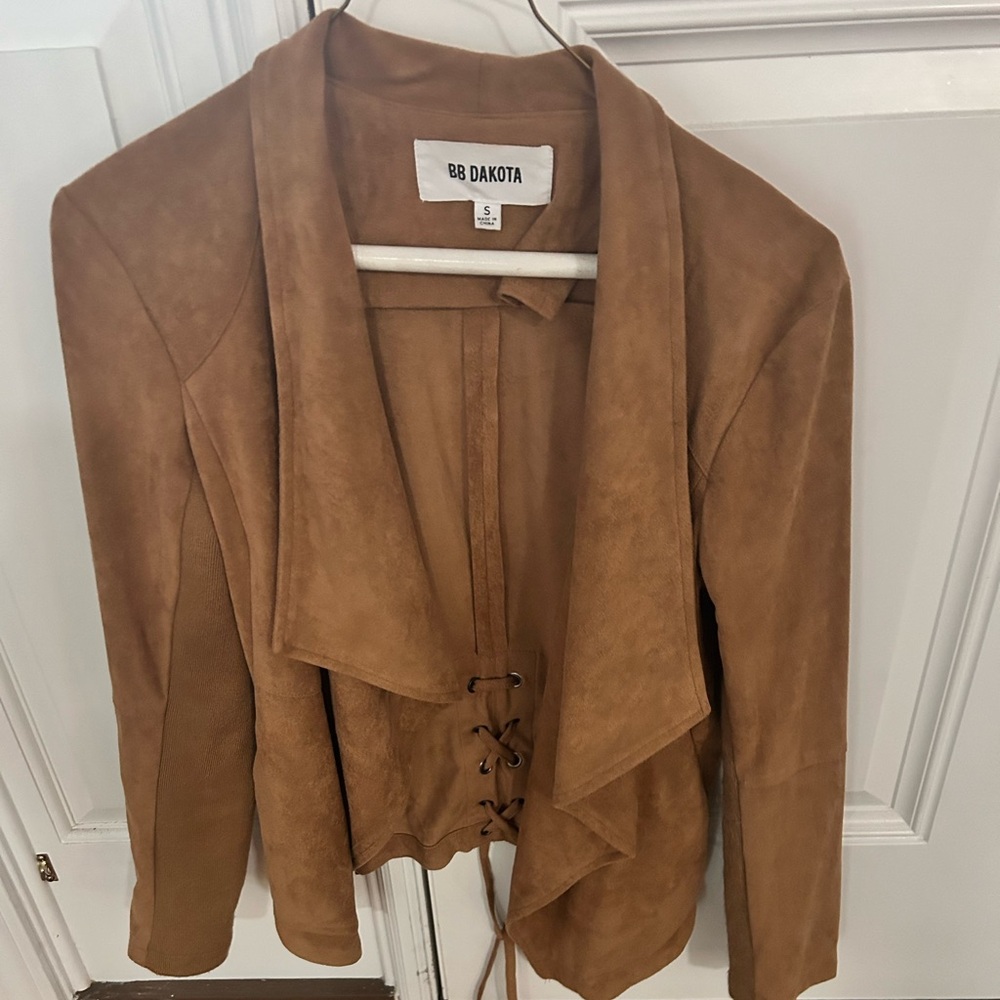 BB Dakota suede jacket. Only been worn twice. Super soft. Non smoking home.Sz S